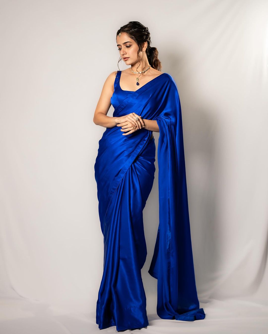 TOLLYWOOD ACTRESS ASHIKA RANGANATH IN SLEEVELESS BLUE SAREE 2